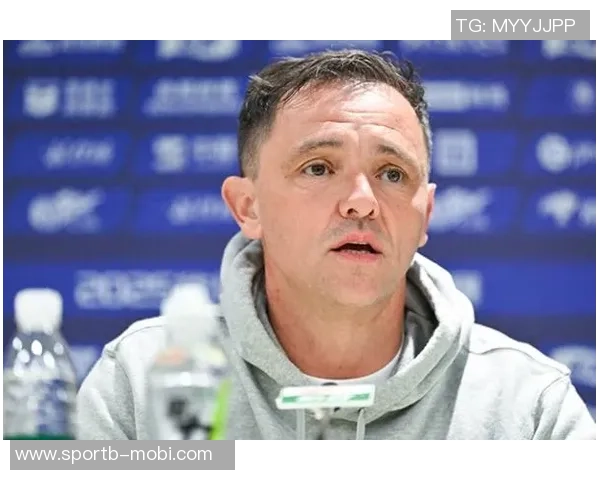 足协杯决赛前瞻拉米罗法比奥与拉莫斯王上源共同亮相发布会 足协杯决赛前瞻拉米罗法比奥与拉莫斯王上源共同亮相发布会